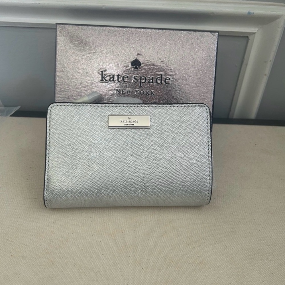 kate spade metallic silver saffiano compact wallet nwt - Picture 2 of 11